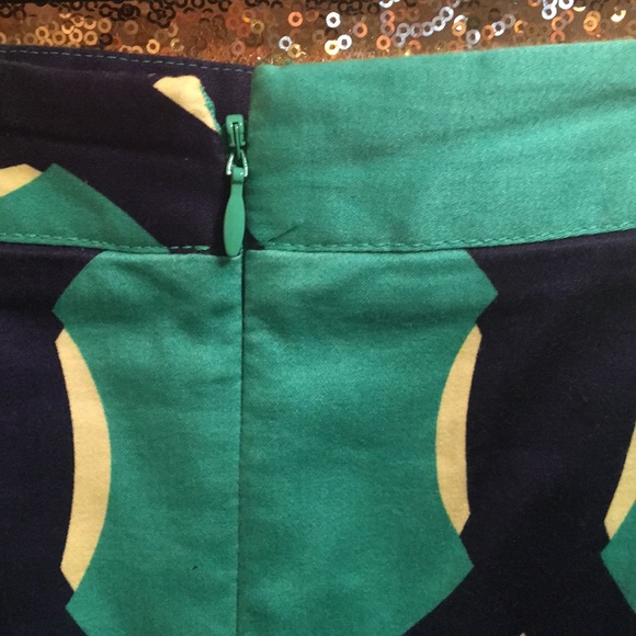GAP Green Knee Length Skirt with Circle Design - Picture 3 of 5